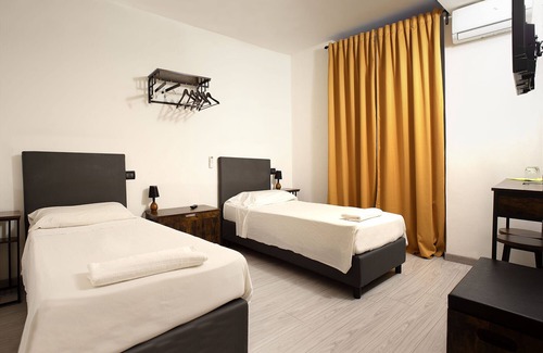 Pre Hotel | RED AND BLUES MUSIC HOTEL GENOVA