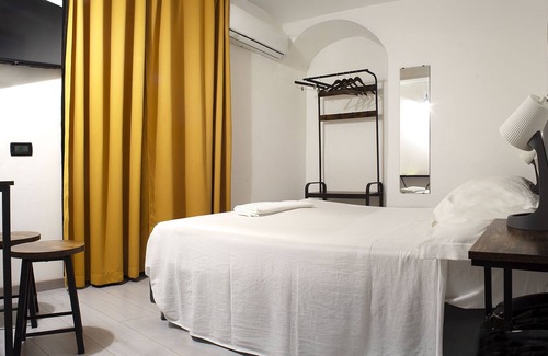 Pre Hotel | RED AND BLUES MUSIC HOTEL GENOVA