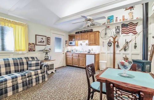 Clarks Summit Apartamento | Red Barn Village Apartments