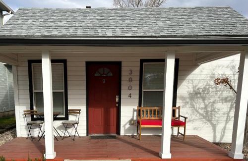 Sunset Casa | Red Bench Cottage Ideal location near parks, trails, skiing, hiking, biking, shopping extended stays welcome