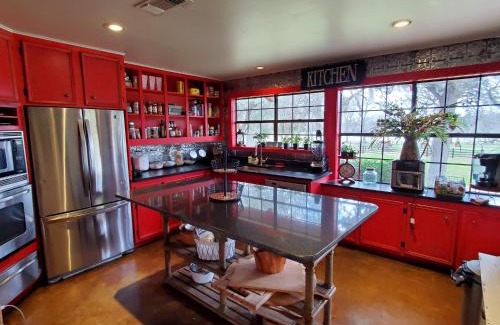 New Ulm Casa | Red Bird Ranch - Private 140 acre Ranch Sleeps 12