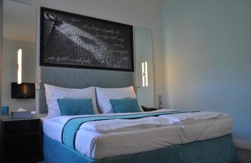 Smichov Hotel | Red & Blue Design Hotel Prague