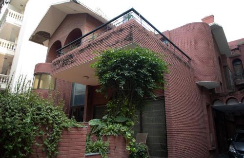 Malviya Nagar Casa | RED BRICK HOME BY EARTHAA ESCAPES
