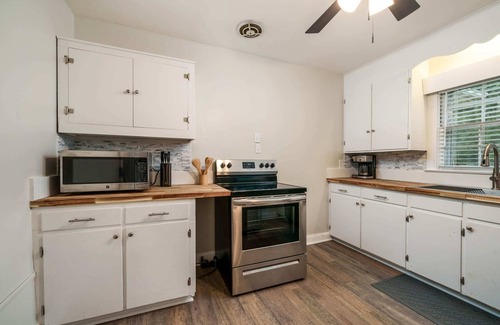 Tuscaloosa Casa | Red Brick Ranch- 2.3 miles to UA- Fenced Backyard