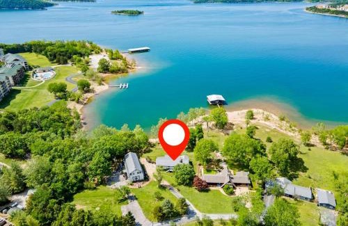 Big Cedars Cabina | Red Bud Cove Lakefront Farm House on Table Rock Lake