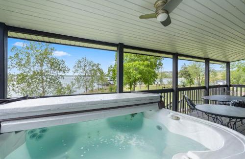 Big Cedars Cabina | Red Bud Cove Lakefront Farm House on Table Rock Lake