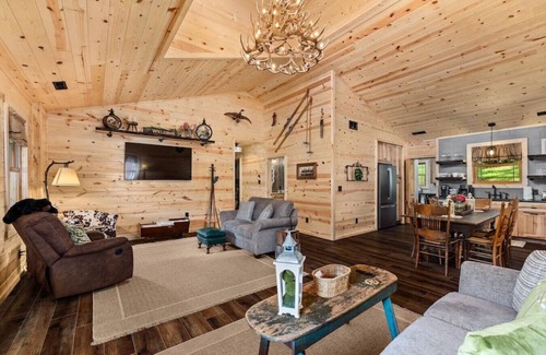 Mansfield Cabina | Red Cardinal Lodge Near Snow Trails