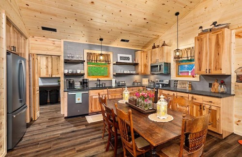 Mansfield Cabina | Red Cardinal Lodge Near Snow Trails