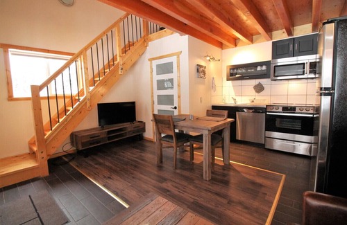 Anahim Lake Casa | Red Cariboo Resort - un nuevo destino de vacaciones en Canadá BC - Apartamento con vista al jardín (1)