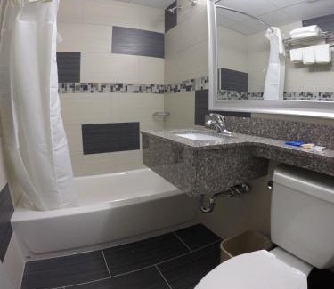 Elmwood Park Hotel | Red Carpet Inn Elmwood