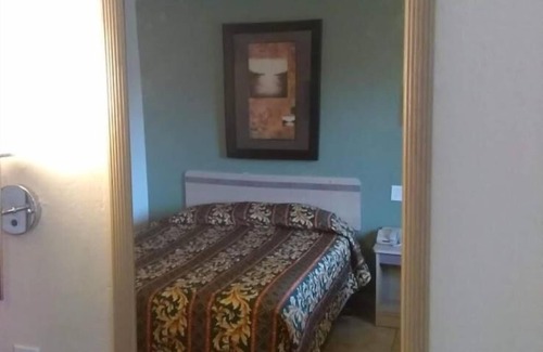 Jeffersonville - Clarksville Hotel | Red Carpet Inn Jeffersonville
