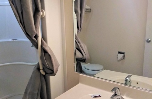 Jeffersonville - Clarksville Hotel | Red Carpet Inn Jeffersonville