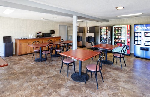 Jeffersontown Hotel | Red Carpet Inn - Louisville
