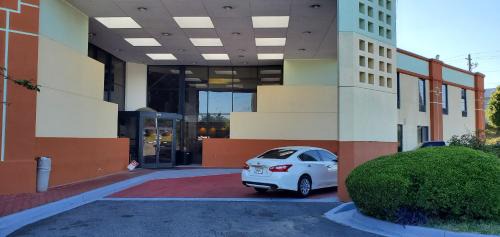 Macon Hotel | Red Carpet Inn-Macon