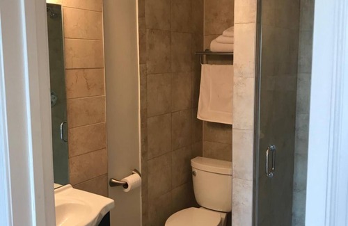 Mount Vernon Hotel | Red Carpet Inn