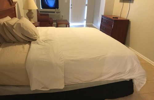 Mount Vernon Hotel | Red Carpet Inn