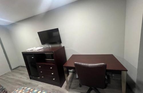 Garfield Heights Hotel | Red Carpet Inn