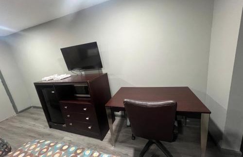 Garfield Heights Hotel | Red Carpet Inn