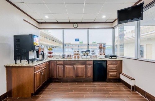 Rohrerstown Hotel | Red Carpet Inn
