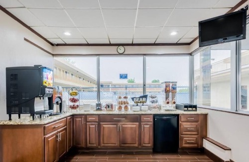 Rohrerstown Hotel | Red Carpet Inn