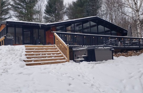 Minden Hills Cabaña | Red Cedar Chalet on Brady Lake (Sauna and hot tub)
