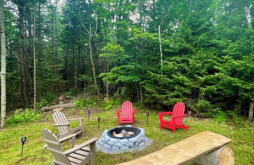 West Dover Chalet De Esquí | Red Chalet, 5mins to Mt Snow, 15mins to lake, Hottub, Firepit, Fireplace
