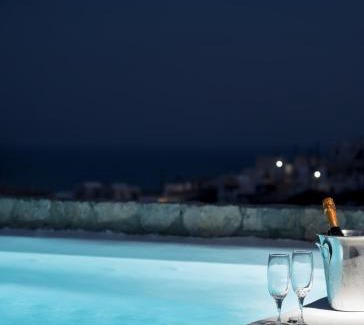 Akrotiri Villa | Red Cliff Santorini Villa - Volcano View & Jacuzzi