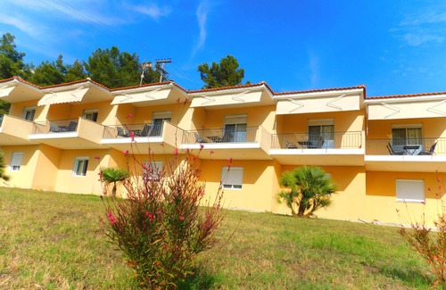 Ormilia Casa | Red Coral Apartments