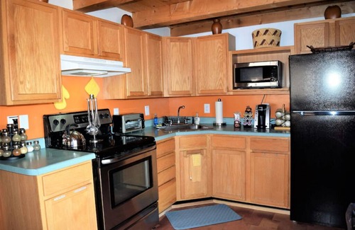Moab South Valley Cabina | Red Desert's Big Horn Log Cabin, close to Arches and Canyonlands National Parks.