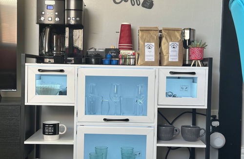 Bisbee Casa | Modern Aesthetic / Mountain Views / Pet Friendly / EV Charger / Retro Fun