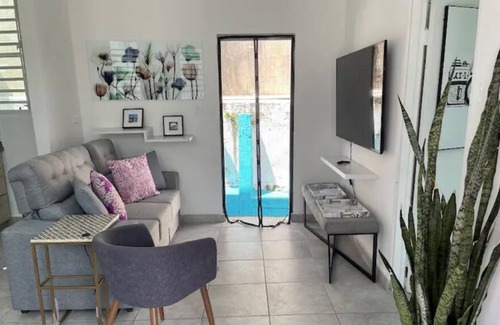 Sagrado Corazon Apartamento | Red Door Lovely 1 Bedroom unit with small patio