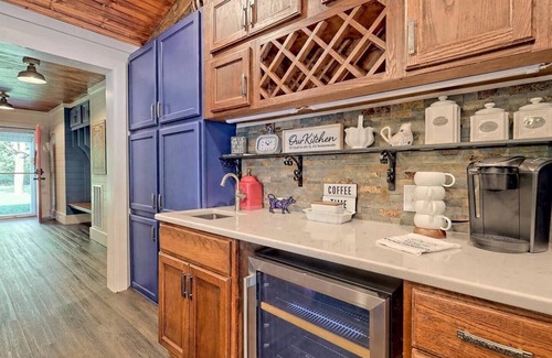 Cedar Cliff Casa | Red Door Retreat House On Lake Chatuge