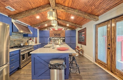 Cedar Cliff Casa | Red Door Retreat House On Lake Chatuge
