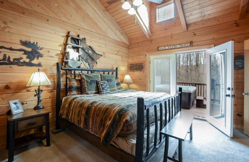 Branson Cedars Cabina | Red Feather Falls | 2 Bed, 2 Bath