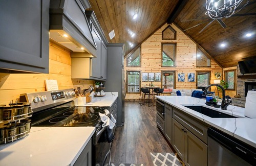 Pickens Cabina | Red Fern Cabin Beauty Awaits