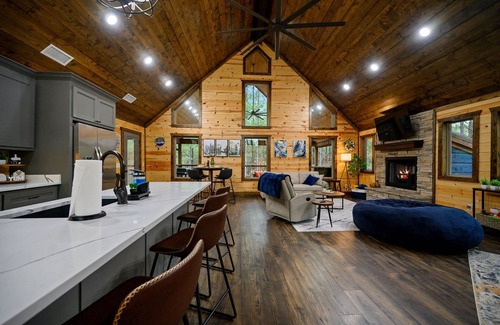 Pickens Cabina | Red Fern Cabin Beauty Awaits