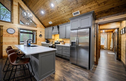 Pickens Cabina | Red Fern Cabin Beauty Awaits