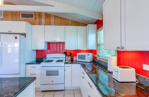 Hope Town Casa | Red Fish Location, Location, Location! In the heart of Hope Town with a dock!