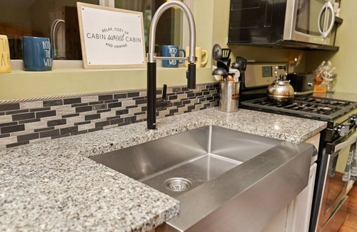 Hallsville Casa | Red Fox Hollow - Hocking Hills, Clear Creek, Hot Tub, Fire Pit and Swing
