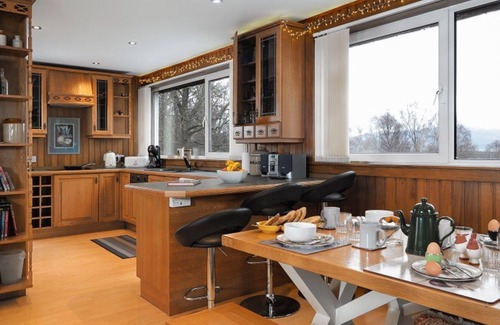 Boat of Garten Cabaña | Red Fox Lodge - a lodge that sleeps 7 guests in 4 bedrooms