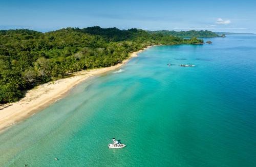 Isla Bastimentos Hotel | Red Frog Bungalows Ocean Resort