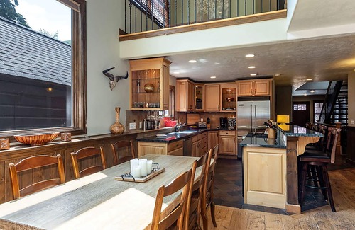 Park City Cabina | Red Hawk by AvantStay | Charming Cabin w/ Theatre & Spa 5mins to Deer Valley Mtn