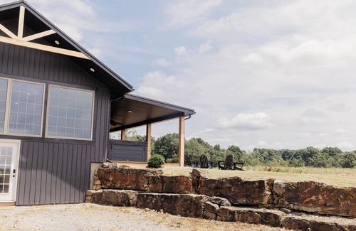 Freeport Casa | Red Hill Farm's Newly Renovated "Bunkhouse" with Hot tub and Gameroom