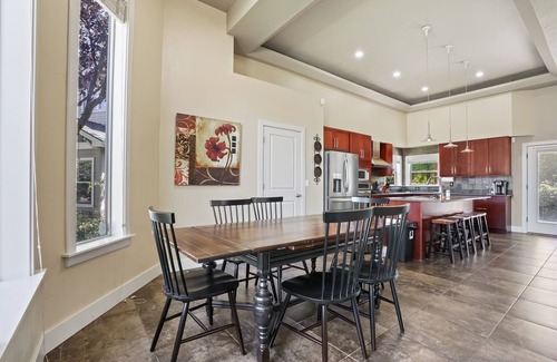 Meridian Casa | Red Hills Large Meridian Home Sleeps 16+ Theatre Room!