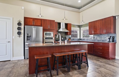 Meridian Casa | Red Hills Large Meridian Home Sleeps 16+ Theatre Room!