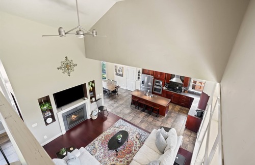Meridian Casa | Red Hills Large Meridian Home Sleeps 16+ Theatre Room!