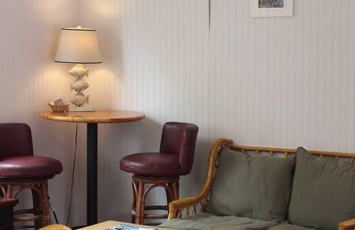Falmouth Heights Hotel | Red Horse Inn
