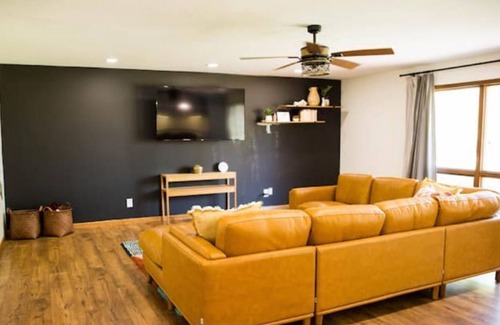Benton Casa | Red House at Rend Lake