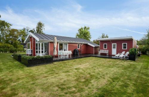 Vejlby Fed Casa | Red House By Fyn's Coast Awaits Cosiness