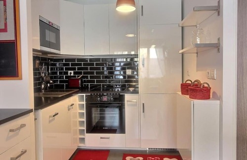 Suresnes Apartamento | Red House